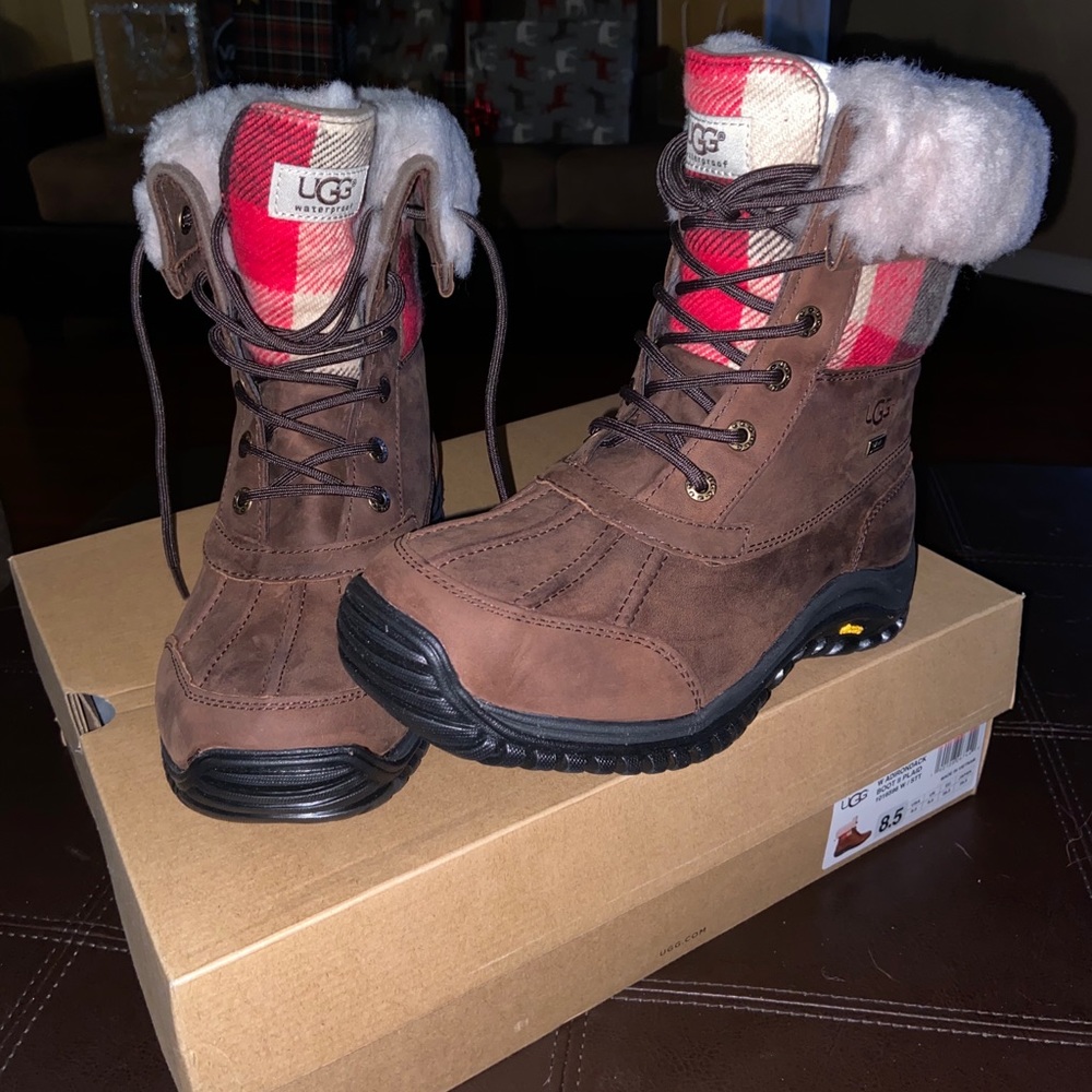 UGG SNOW BOOTS